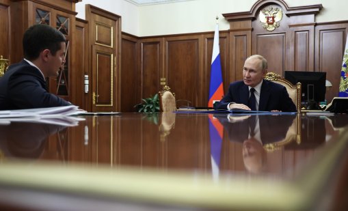 Путин се страхува от нов преврат докато Русия най-накрая започва да се огъва