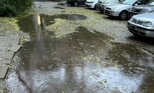 Сигналите ви: Разбити пътища, задръстени шахти, наводнения...