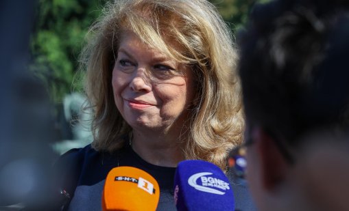 Йотова: Кабинетът и мнозинство се надпреварват с благодарности към Пеевски