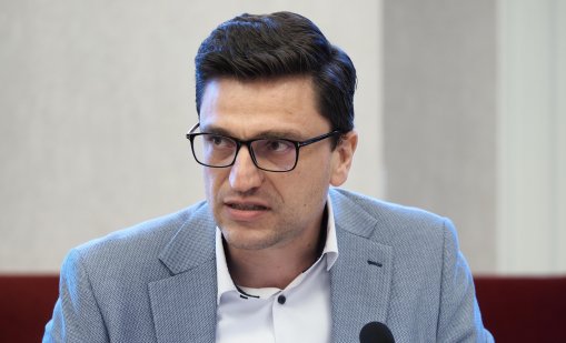 Сабрутев: Бюджетът е "бухалка" и за средната класа