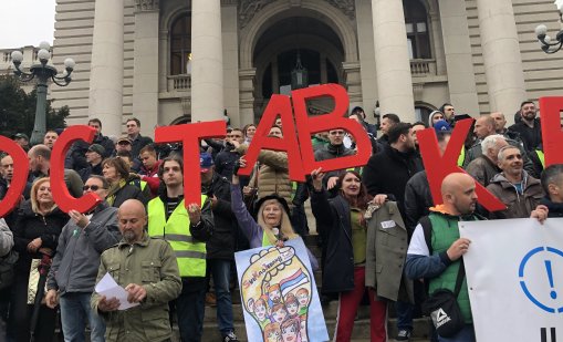 Година от рухването на козирката на жп гарата в Нови Сад