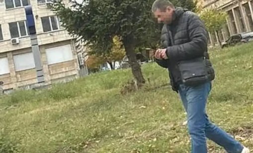 Кой е мъжът, разголил се пред деца в София?