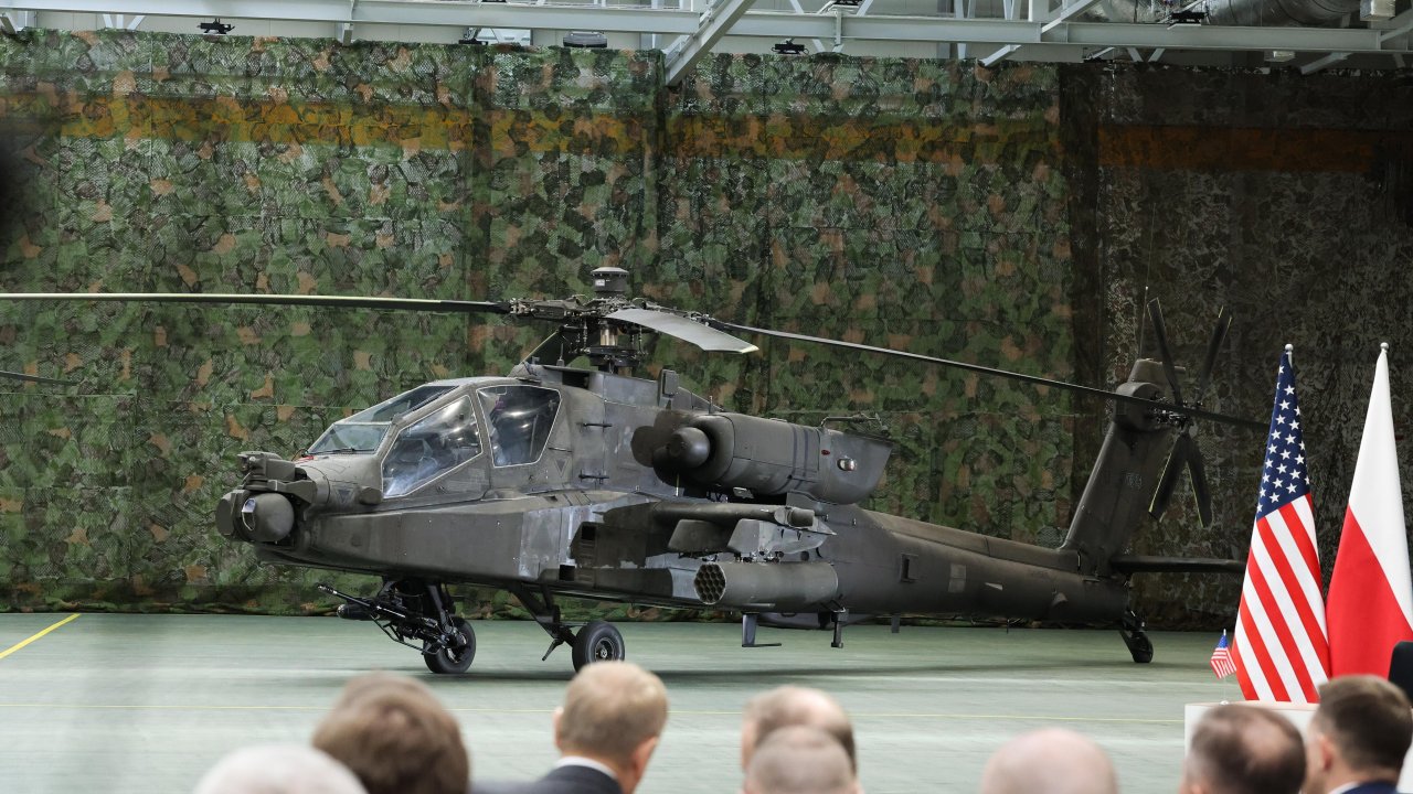 Ново военно споразумение: Полша и Lockheed Martin за Apache - Новини от ...