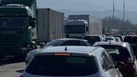 Задръстване на АМ "Тракия" при 82-ри километър заради пожар