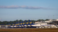 Съдят Ryanair заради липса на полово неутрални опции в сайта за резервации