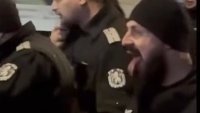 "Плезещият" се полицай от протестите се е самоубил