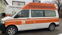 Сръбски монах бере душа, скочи от линейка в движение