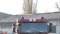 Евакуираха мигранти след пожар в центъра за бежанци в Харманли