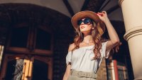 Летни дрехи, които да носите и през есента