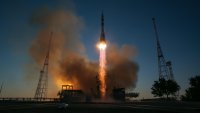 "Союз МС-29&ldquo; с нов международен екипаж се скачи с Международната космическа станция
