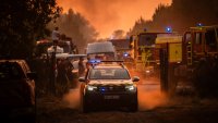 Пожар в склад за химически материали във Франция, 30 000 души остават по домовете