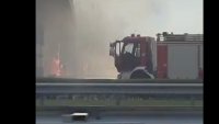 Пожар заплашва бензиностанция на АМ "Тракия" ВИДЕО