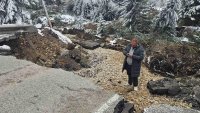 Селфи туристи нападнаха свлачището в Родопите