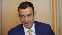 Неможач ли е Терзиев или го наказват, че не се е снимал в един кабинет?