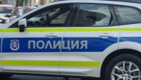 Кола се блъсна в автобус с туристи, Подбалканският път е блокиран