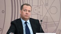Медведев злорадства: Търговската сделка на Тръмп “смазва“ Европа