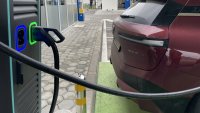 Бум на продажбите на електромобили в Европа заради цените на горивата