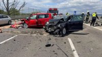 Тежка катастрофа на Северната скоростна тангента, едната кола е карала в насрещното?