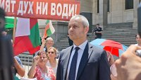 Костадинов: Влизането на България в еврозоната е насилстнето 