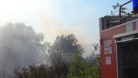 Пожар пламна в Белослав, засегна няколко къщи в краен квартал
