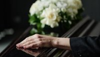 Достойното сбогуване без скрити капани: Как опитът и ясните правила носят спокойствие при загуба на близък