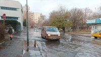 Голяма ВиК авария наводни улици в пловдивския район „Тракия“