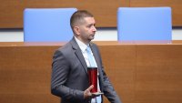 Слави Василев: Петрова е първият външен министър, който се бори толкова мъжки