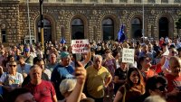 Протест в София против кабинета "Радев": "Оставка&ldquo;, "Тук не е Москва"