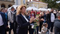 В кадър: Йотова и Вълчев откриха кампанията си от Златната църква във Велики Преслав
