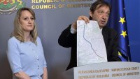 Министър Шишков призова: Кметът Коцев е длъжен да разруши незаконния град 