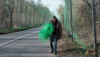 Украйна покри пътищата си с мрежи срещу дронове с дължина колкото Флорида