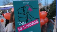"Нито една повече“: Протест блокира движението пред Съдебната палата в София