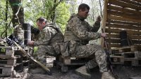 Неуспешен опит за преминаване на река: Руски военни използват импровизиран понтон