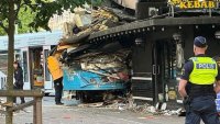 Трамвай дерайлира в Гьотеборг и се вряза в пицария