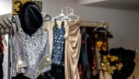 Зад кулисите на &bdquo;Бодигард&ldquo;: 636 костюма и рокля за 17 000 британски лири (СНИМКИ)