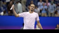 Зверев се класира за полуфиналите на US Open след убедителна победа