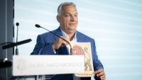 Орбан предрече хаос и бедност, ако Унгария "пристане" на ЕС 