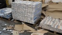 Спипаха над 300 хиляди кутии цигари без бандерол сред дървени плоскости