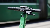 18-годишен е с опасност за живота след падане от е-тротинетка