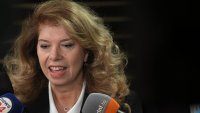 Бургас предпочете Илияна Йотова пред Андрей Гюров