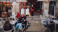 В Порто забраниха продажбата на алкохол през нощта