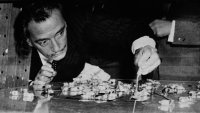 Откраднаха 210-килограмовата  "Книгата на Апокалипсиса", проектирана от Дали 