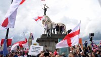 110 000 души са присъствали на крайнодесния митинг в Лондон СНИМКИ