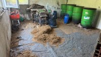 СДВР разкри работилница за безакцизен тютюн, задържани са двама мъже и една жена