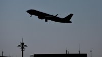 Самолет кацна аварийно в Солун заради пиян пътник