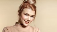 Коса с кайсиев цвят – комбинация между светъл меден нюанс и ягодоворусо