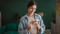Как продължителното скролване в телефона ни вреди?