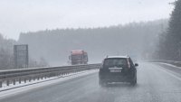 Затвориха АМ “Тракия” от Бургас към София заради снегонавявания и намалена видимост