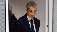 Бившият френски президент Саркози влиза в затвора "Санте" днес
