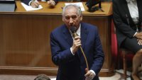 Франция остана без правителство, Франсоа Байру загуби вота на доверие